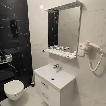 R&j Apartman *