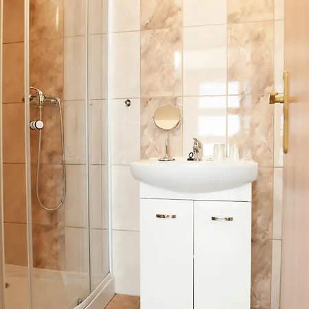 R&j Apartman